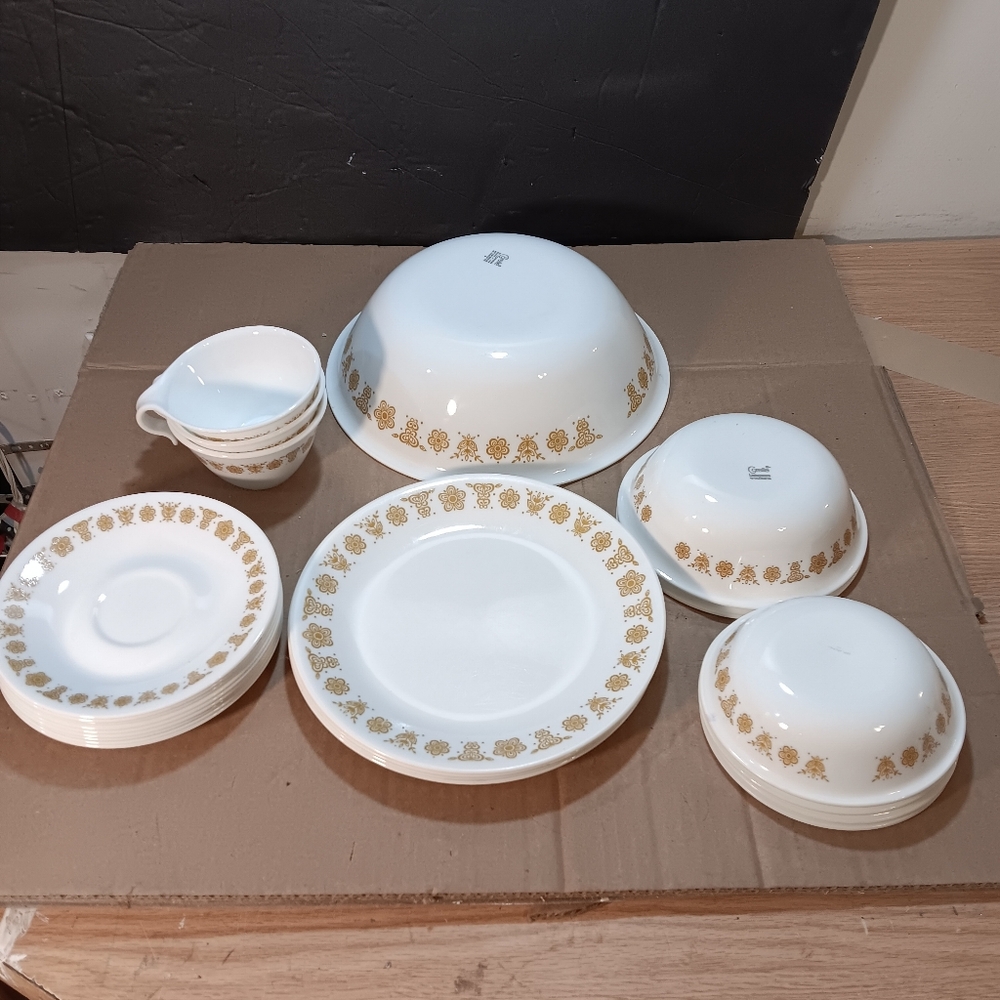 22 Corelle Corningware Dishes "Butterfly Gold" - Picture 2 of 5